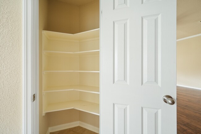 Building Photo - 9515 Denfield Ln