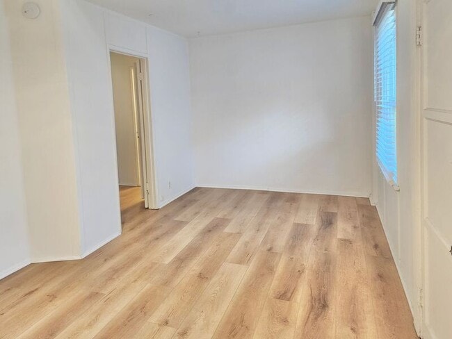 Building Photo - 258 Center St