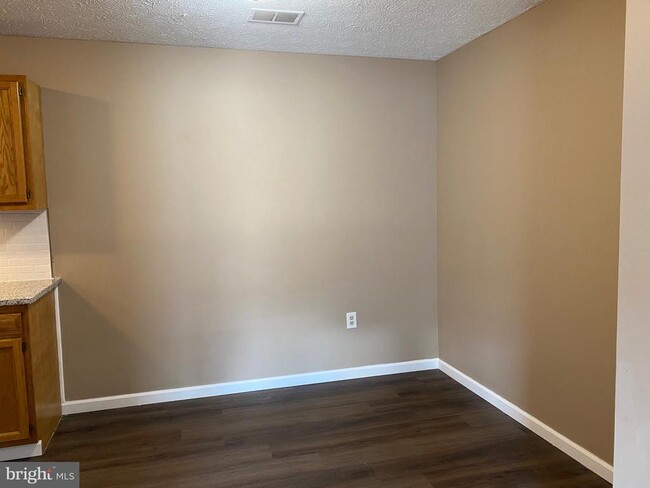 Building Photo - 1284 S Ox Rd