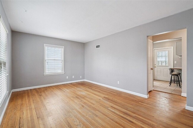 Building Photo - 632 34th St SE