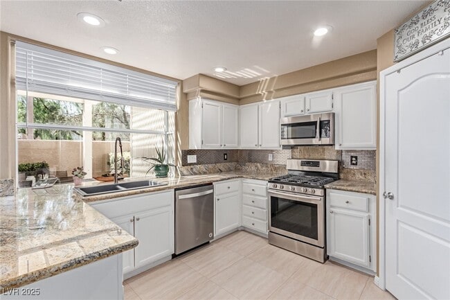 Building Photo - 8612 Sierra Cima Ln