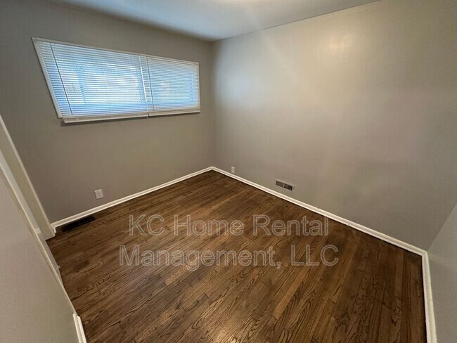 Building Photo - 7309 E 111th Terrace