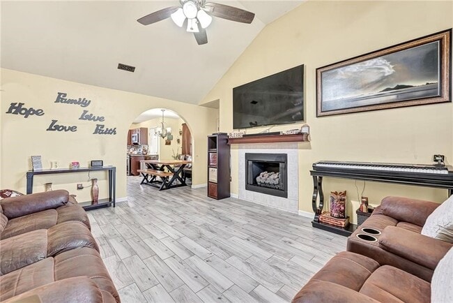 Building Photo - 122 S Bailey St