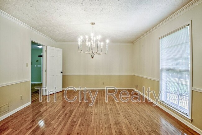 Building Photo - 630 Hawthorne Pl