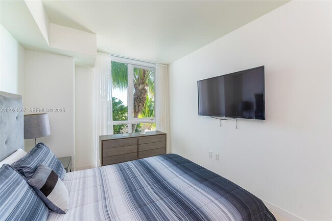 Building Photo - 401 N Birch Rd