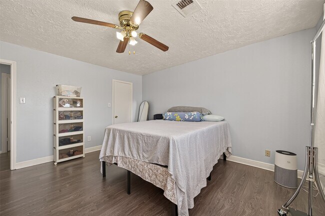 Building Photo - 13175 Clarewood Dr