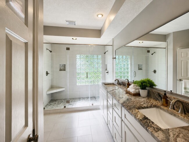 Building Photo - 2412 N Mission Cir
