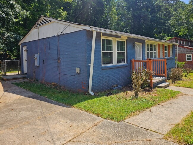 Building Photo - 382 Cologne Dr SE