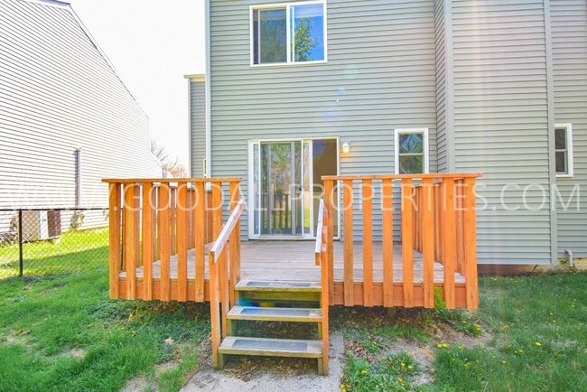 Building Photo - 3 Bed 2.5 bath Home with a fully fenced yard in West Des Moines with a 2-Car attached garage