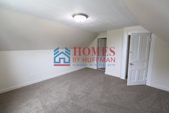 Building Photo - Three Bedroom House | Two Bathrooms | Detached Garage