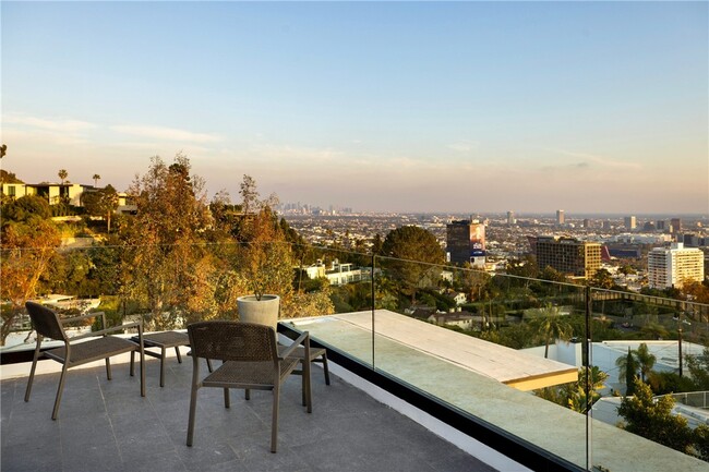 Building Photo - 9267 Cordell Dr