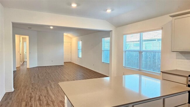 Building Photo - 195 Salt Springs Rd