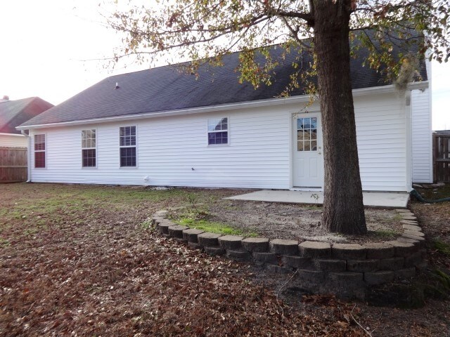 Building Photo - 425 Equinox Cir