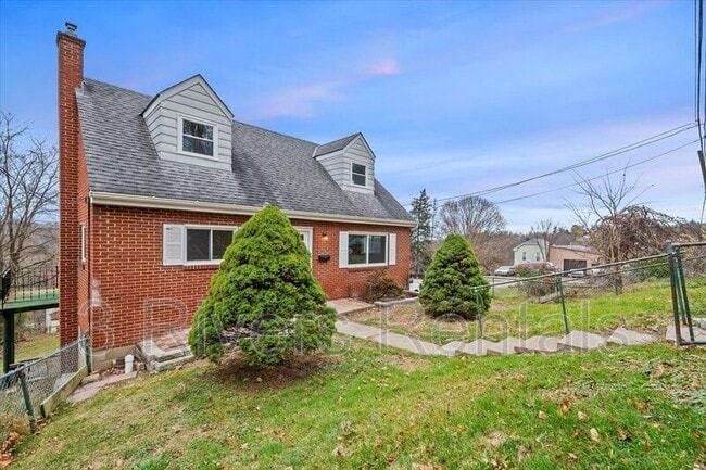 Building Photo - 1303 Cloverdale St