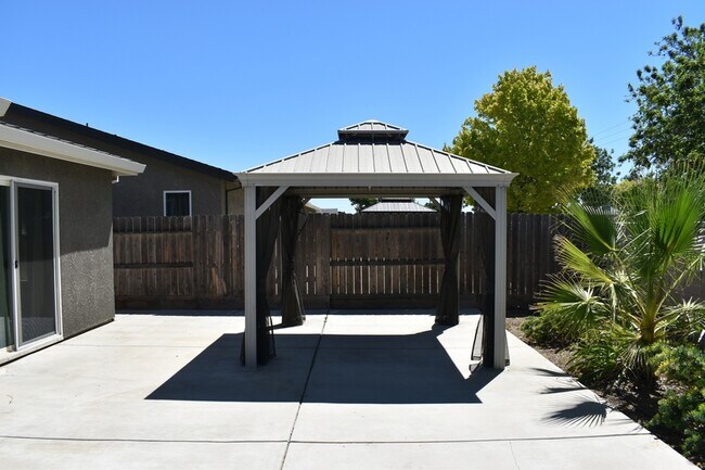 Building Photo - 524 Janell Ct