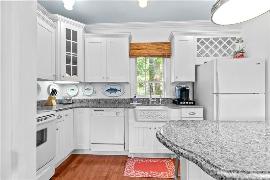 Building Photo - 97 Narragansett Ave