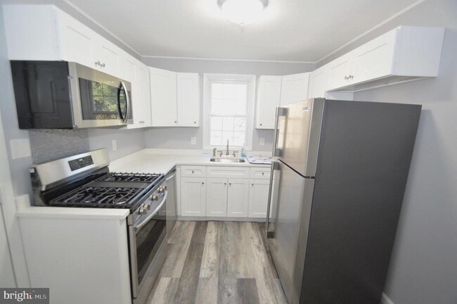 Building Photo - 267 Mott Ave