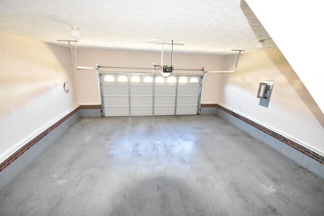 Building Photo - 5607 Walking Trail Way