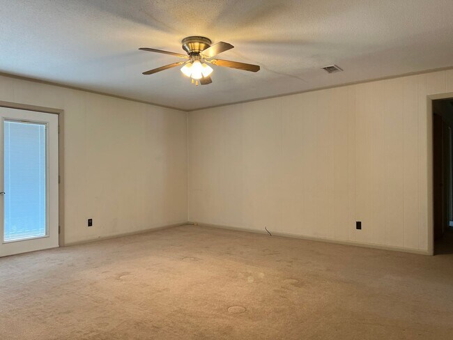 Building Photo - 4612 N Cypress St