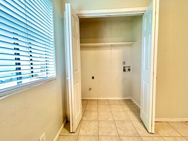 Building Photo - 2300 Cedrick Cove