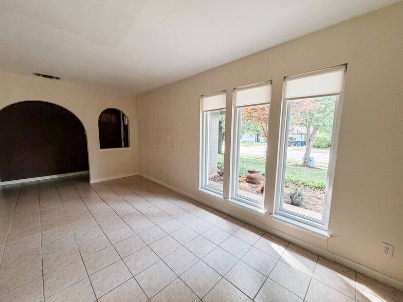 Building Photo - 5807 Burnhill Dr