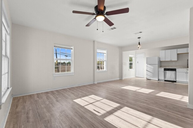 Building Photo - Charming Home in Prime Grand Prairie Locat...