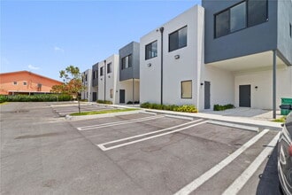 Building Photo - 135 SW 114th Ave