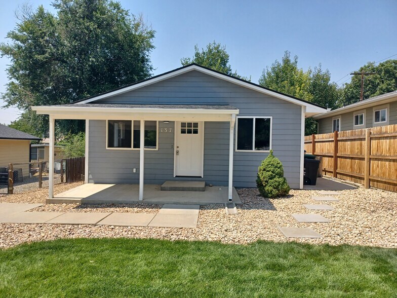 Primary Photo - 137 Bowen St