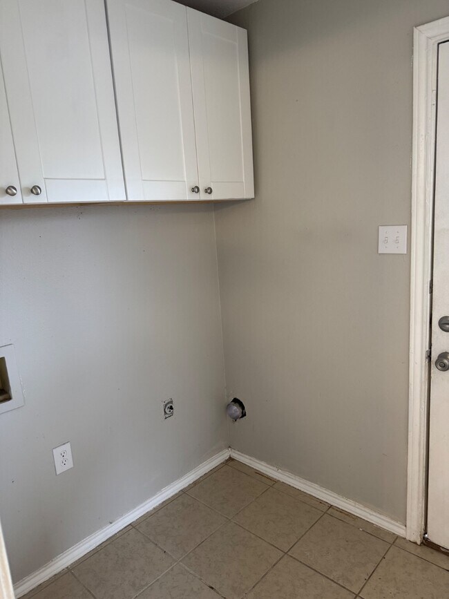 Building Photo - 4139 Stoneridge Dr