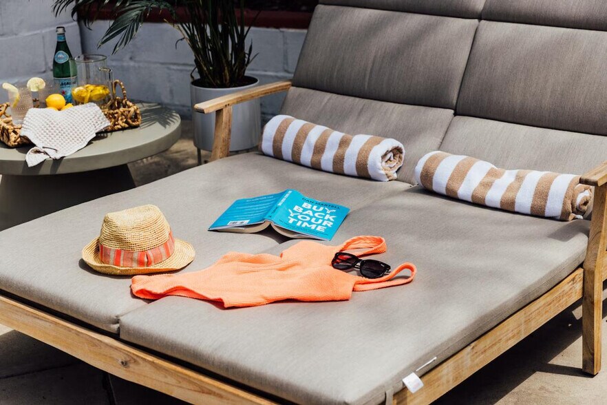 Building Photo - 4866 Hillside Dr