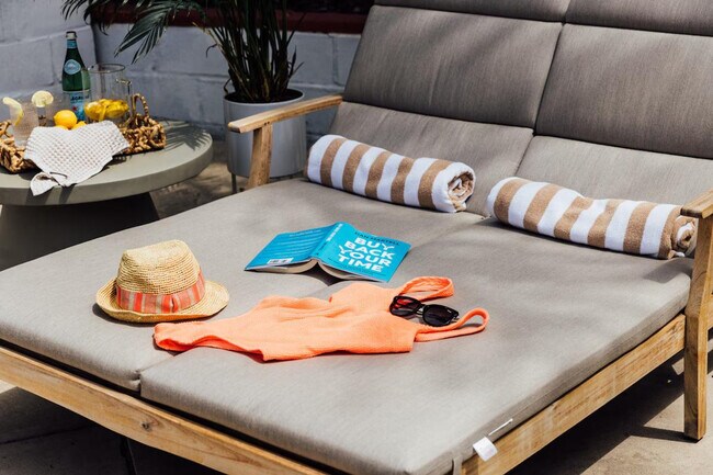 Building Photo - 4866 Hillside Dr