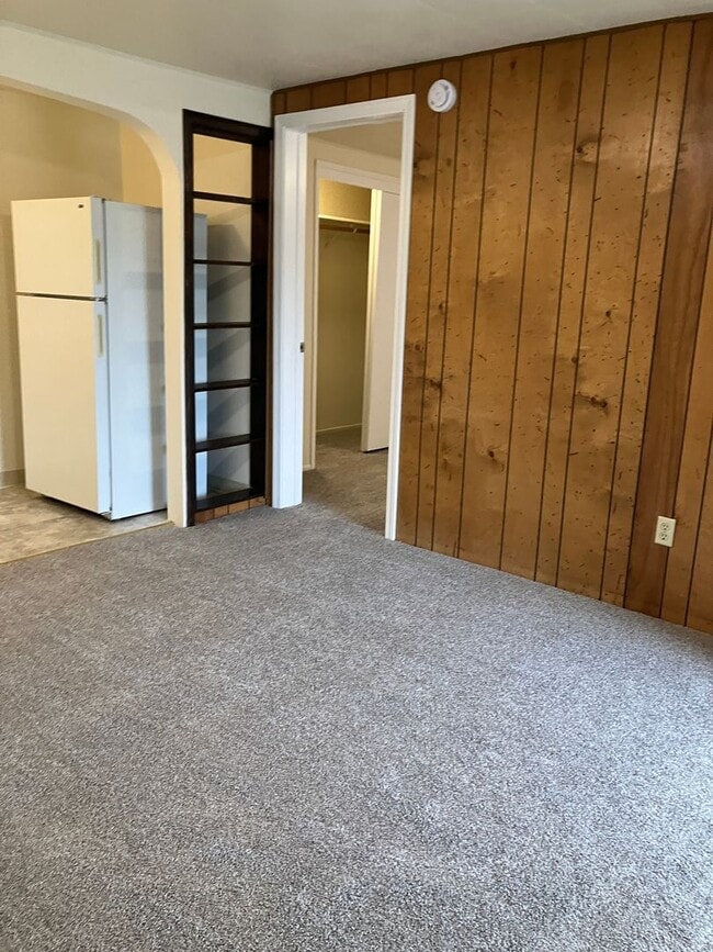 Building Photo - 803 N Main St