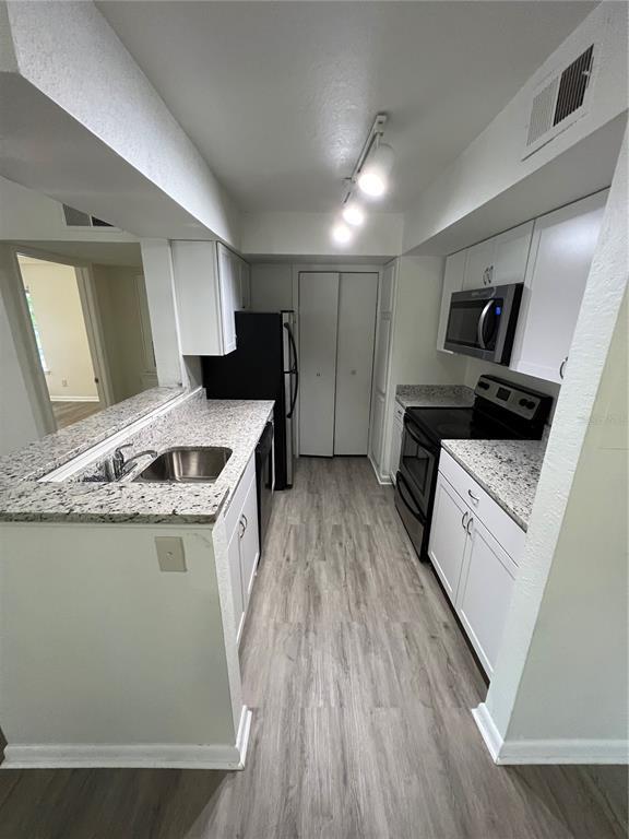 Building Photo - 4200 Thornbriar Ln
