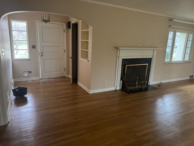 Building Photo - 3 Bedroom 2 Bath Ranch Home - Upper Arlington Schools