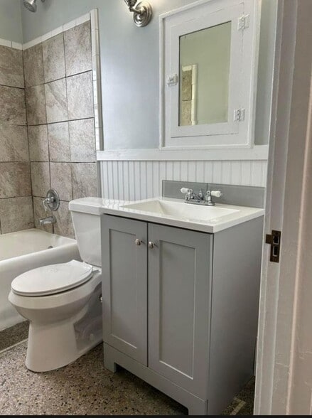 Building Photo - 1605 Kearsley Park Blvd