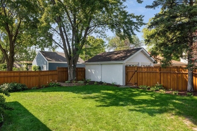 Building Photo - 5000 Zenith Ave S