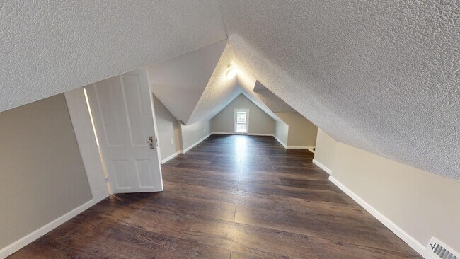 Building Photo - Clark/Fulton - 4 bed/1 bath - Single Family Home