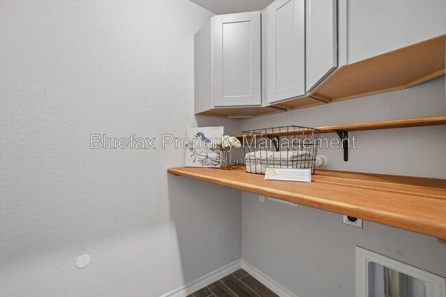 Building Photo - 13627 Cessna