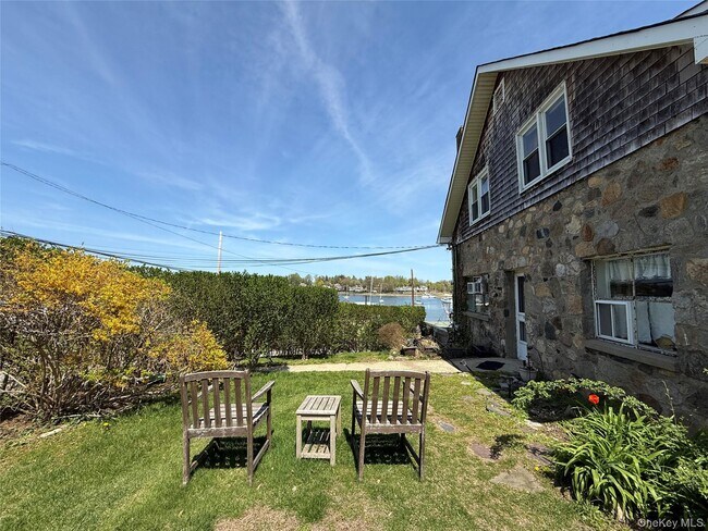 Building Photo - 293 W Shore Rd