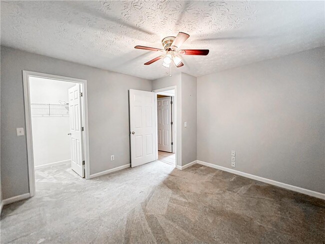 Building Photo - 3955 Hidden Hollow Dr