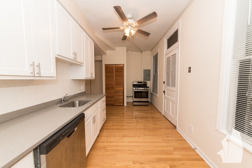Building Photo - 1208 W Wrightwood Ave