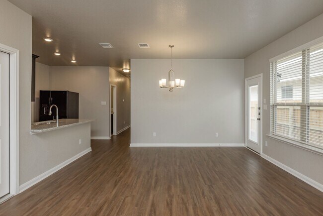 Building Photo - Beautifully designed and thoughtfully main...