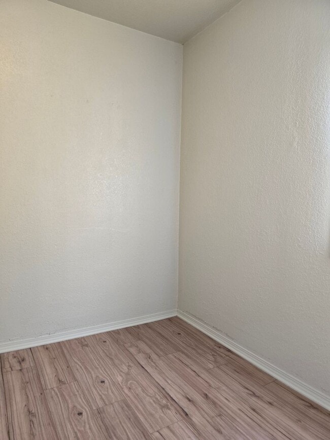 Building Photo - Cozy 2 Bedroom Cottage