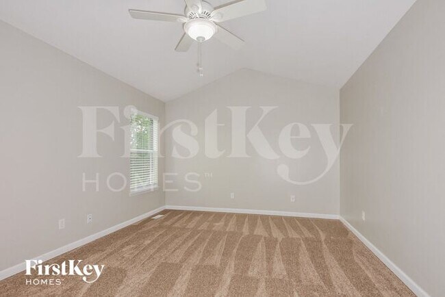 Building Photo - 124 Royallsprings Pkwy