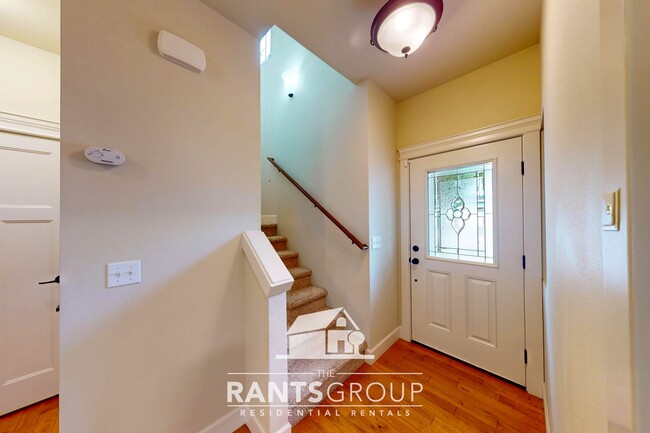 Building Photo - Spacious 3-Bedroom Home in Lacey's North T...