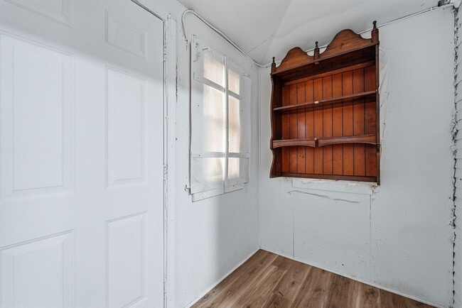 Building Photo - Cozy 3BR with Covered Front Porch