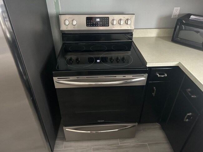 Building Photo - Charming 2-bedroom 1-bath home