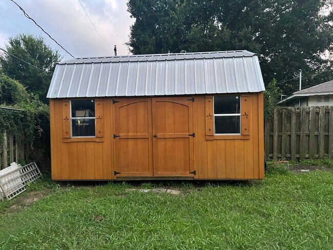 Building Photo - 317 Parkwood Dr