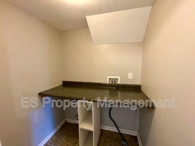 Building Photo - 112 Gazebo Dr