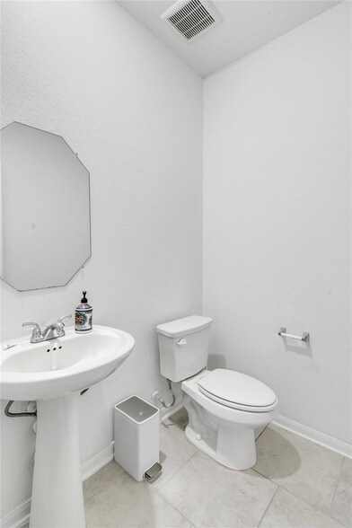 Building Photo - 108 Greenthread Dr